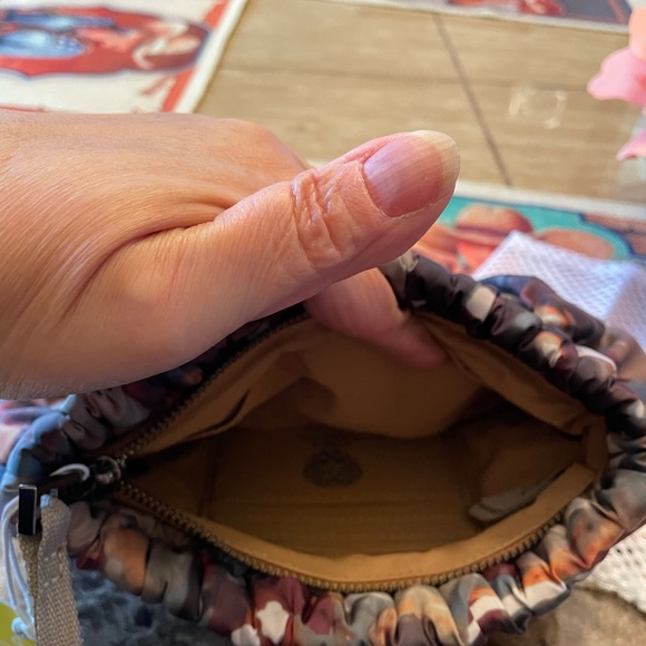 Vince Camuto Clutch NWT 10 X 6 - Picture 9 of 15